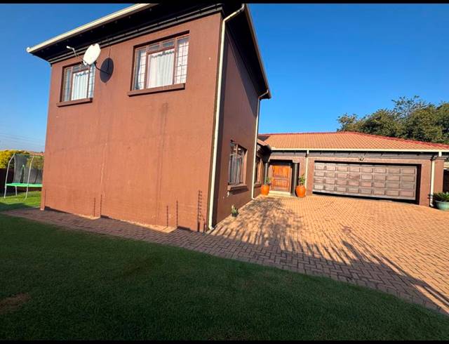 3 BEDROOM HOUSE FOR SALE IN AERORAND